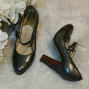 🌷🍀SALE🌹🌻Cole Haan Pewter Heels